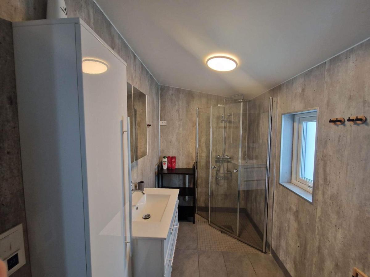 Northern Living 2 Room With Shared Bathroom Tromsø Kültér fotó