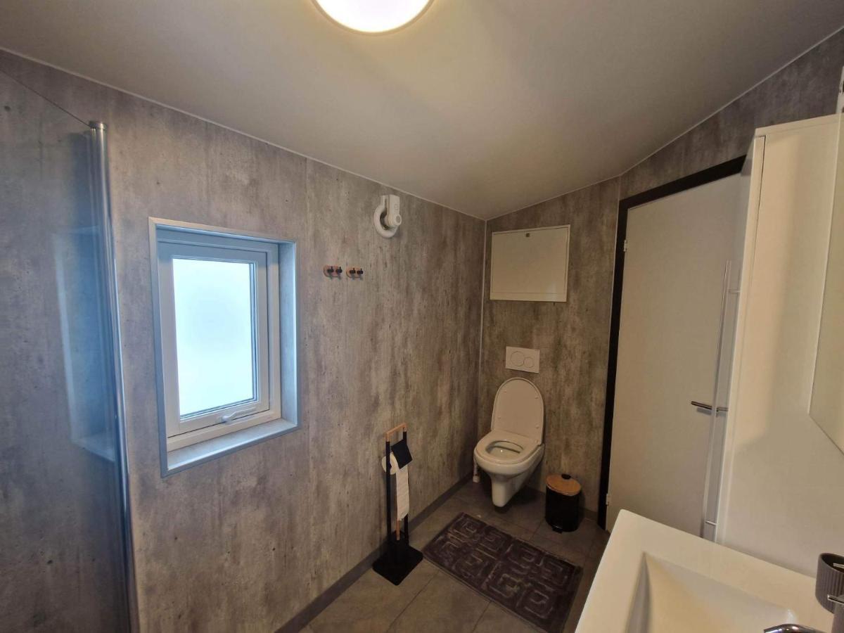 Northern Living 2 Room With Shared Bathroom Tromsø Kültér fotó