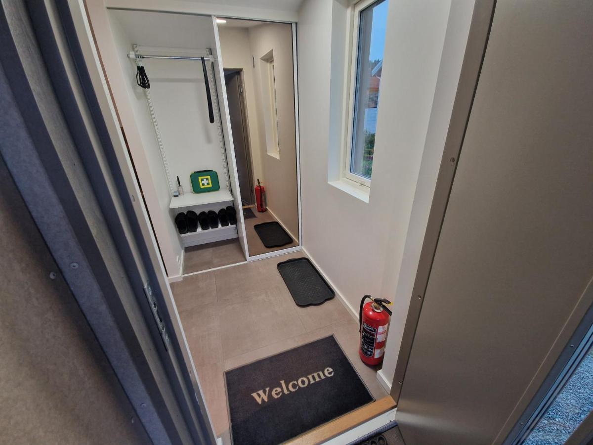 Northern Living 2 Room With Shared Bathroom Tromsø Kültér fotó